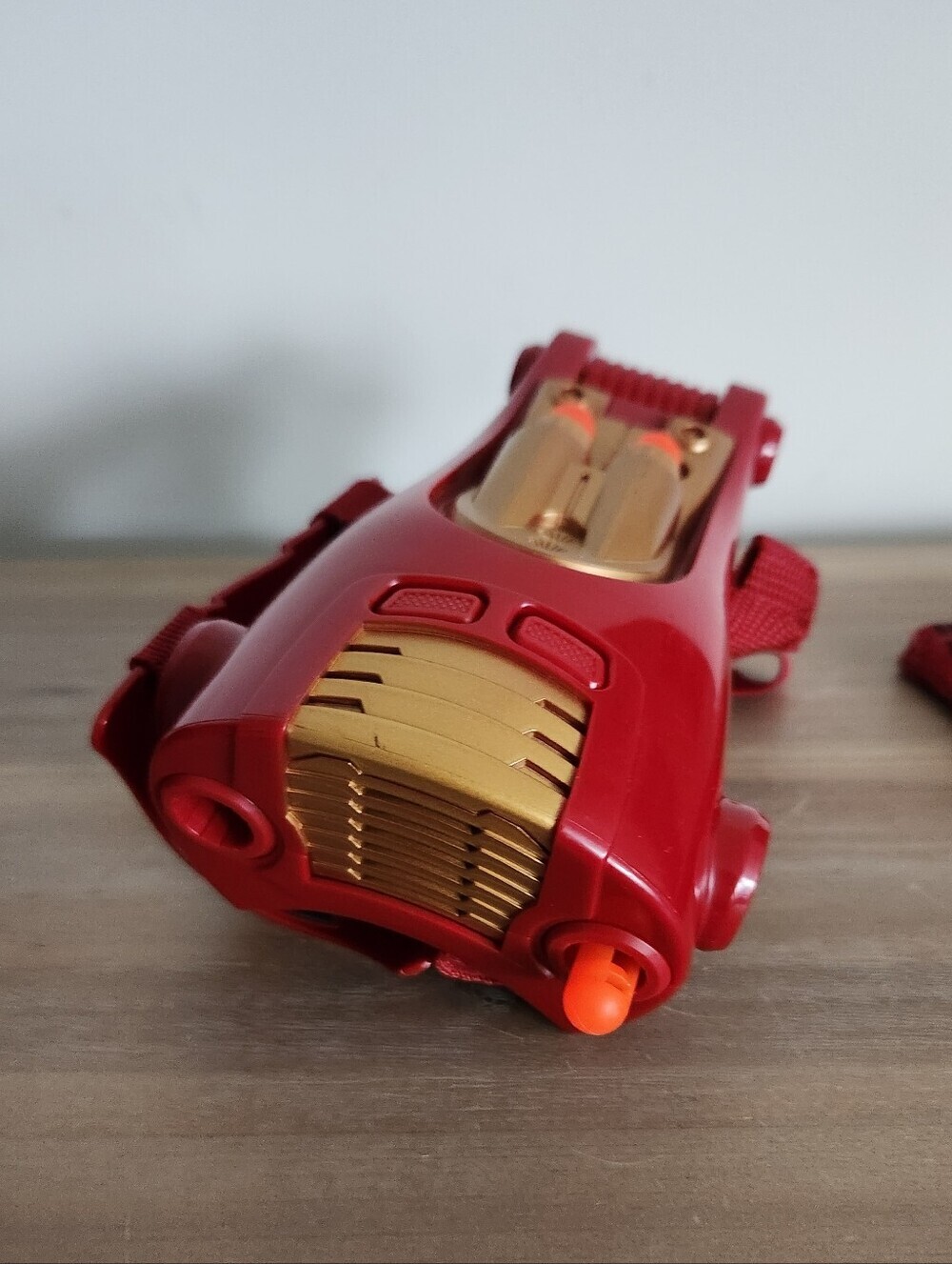 Marvel Avengers Iron Man Tri-Power Repulsor Gauntlet Toy Lights & Sound - Picture 4 of 10
